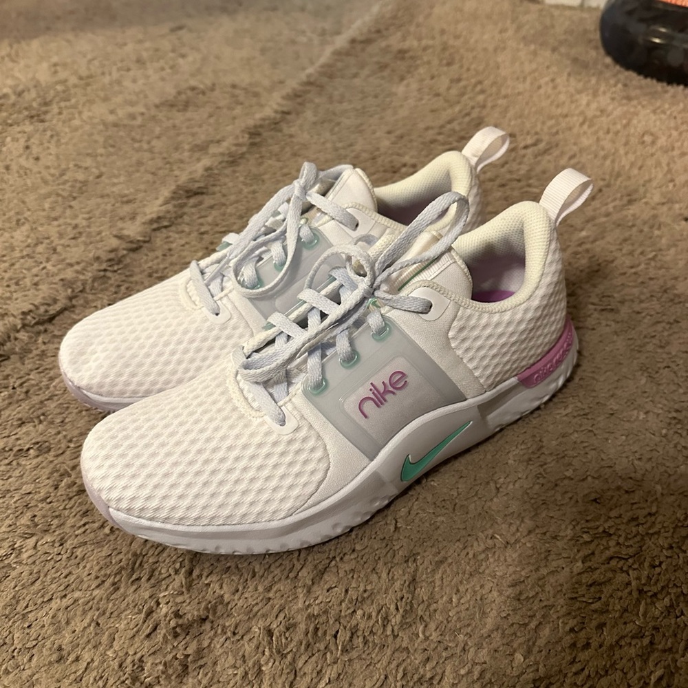 NWOB Nike Women’s Sneakers with comfort footbed size 9